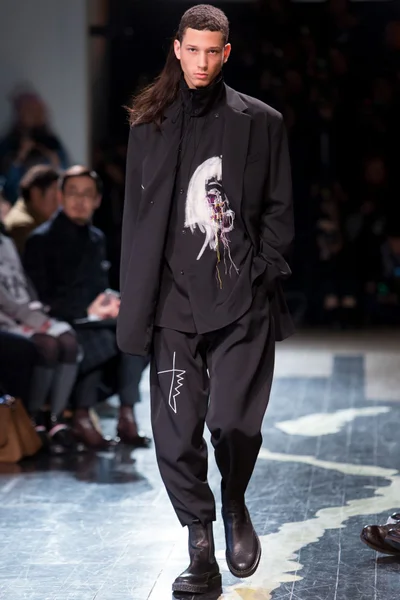 Look 16